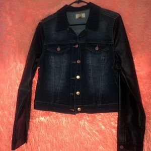 Jean jacket with fake leather sleeves